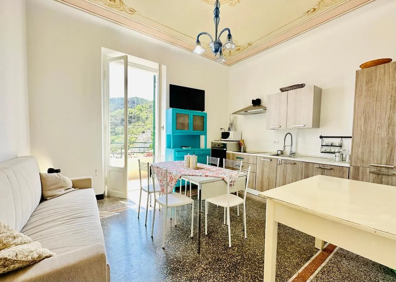 Hostdomus - Casa Ester Noli 0*,  Italia