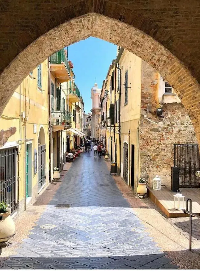 Hostdomus - Casa Ester Noli 0*,